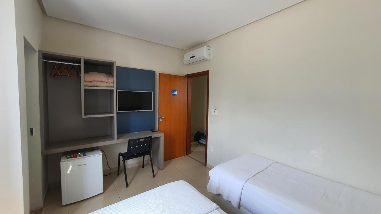 Ribs Hotel 皮乌米 外观 照片